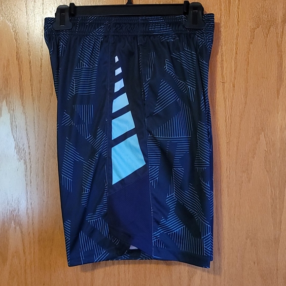 Shorts - Picture 2 of 3